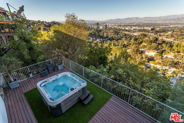7177 Pacific View Drive, Los Angeles, CA 90068