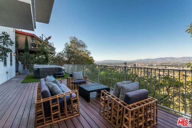 7177 Pacific View Drive, Los Angeles, CA 90068