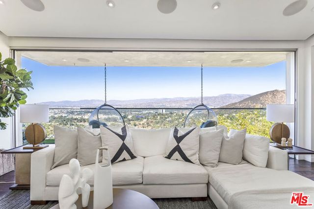 7177 Pacific View Drive, Los Angeles, CA 90068