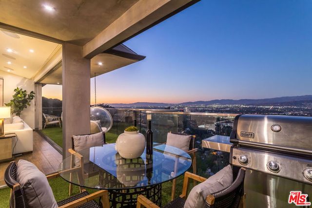 7177 Pacific View Drive, Los Angeles, CA 90068