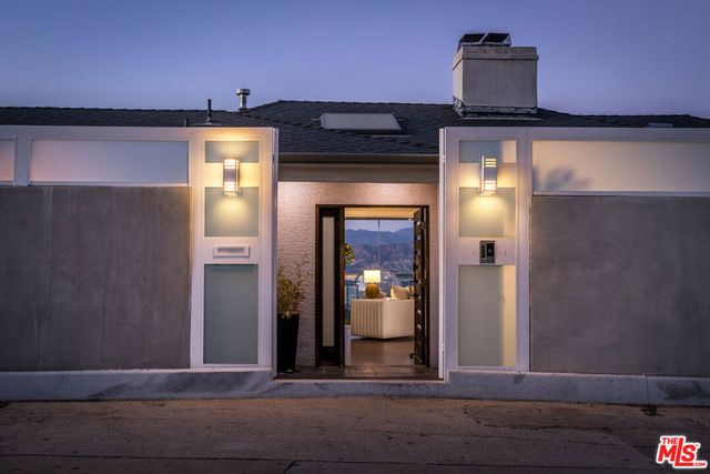 7177 Pacific View Drive, Los Angeles, CA 90068