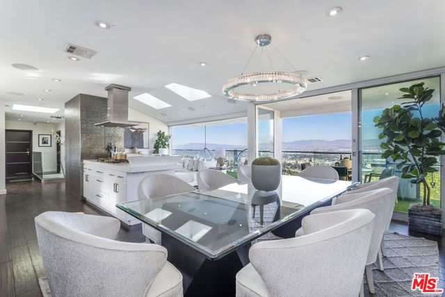 7177 Pacific View Drive, Los Angeles, CA 90068