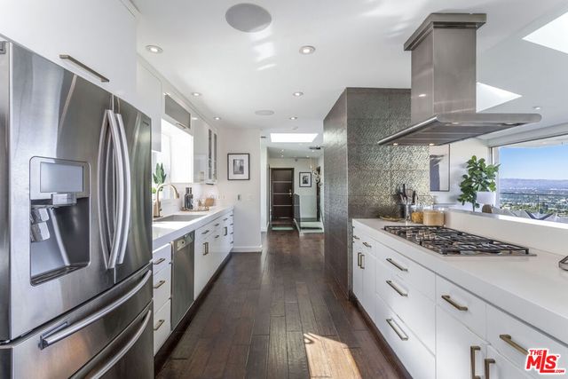 7177 Pacific View Drive, Los Angeles, CA 90068