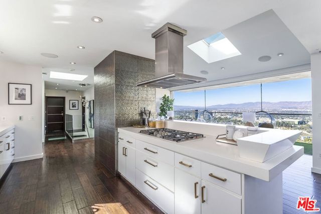 7177 Pacific View Drive, Los Angeles, CA 90068