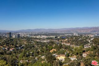 7177 Pacific View Drive, Los Angeles, CA 90068