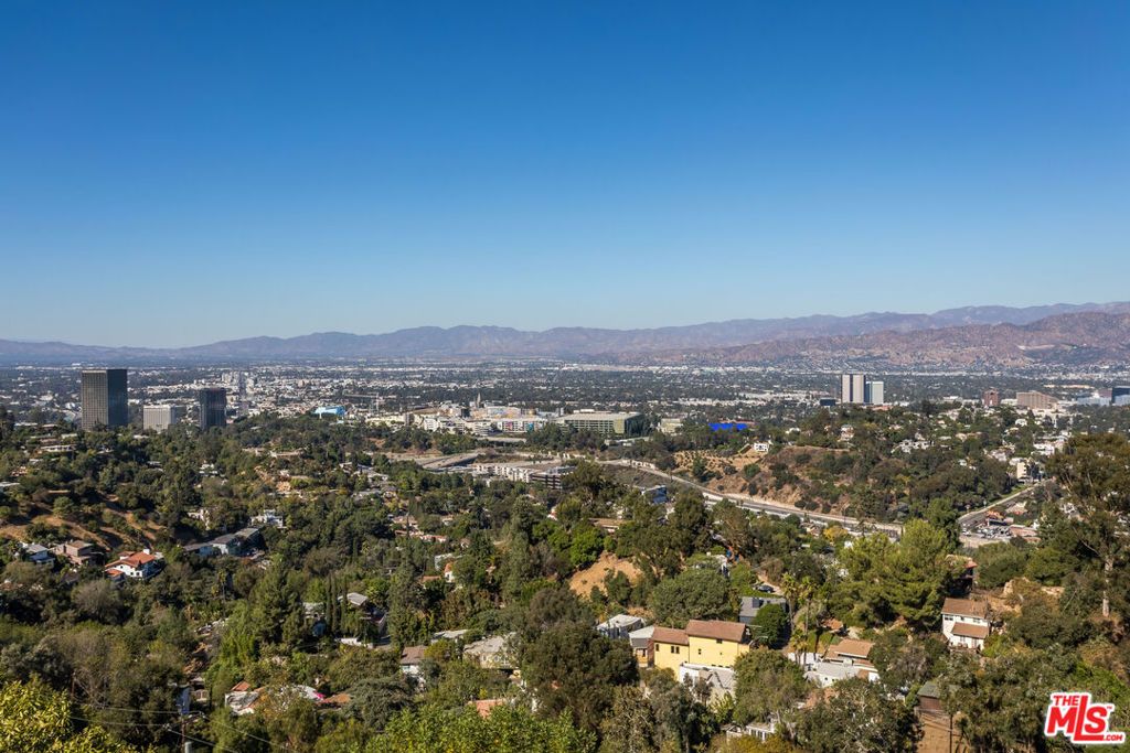 7177 Pacific View Drive, Los Angeles, CA 90068