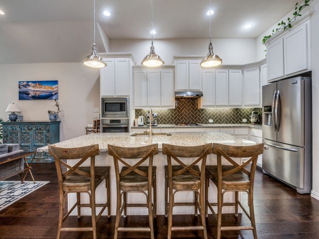 915 Enchanted Wood Drive, Arlington, TX 76005