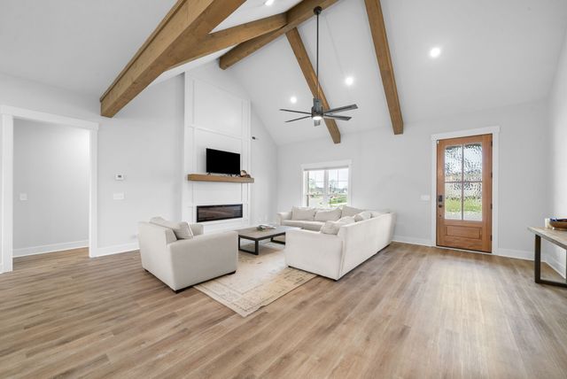 234 Bellshire Dr, Clarksville, TN 37043