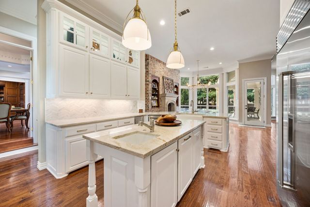 802 Carriage Court, Southlake, TX 76092