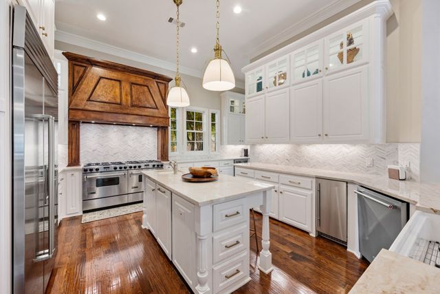 802 Carriage Court, Southlake, TX 76092