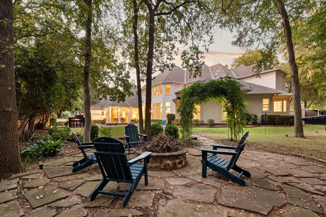 802 Carriage Court, Southlake, TX 76092