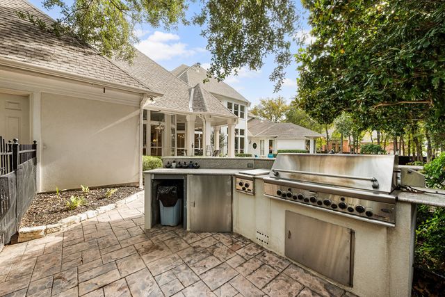 802 Carriage Court, Southlake, TX 76092