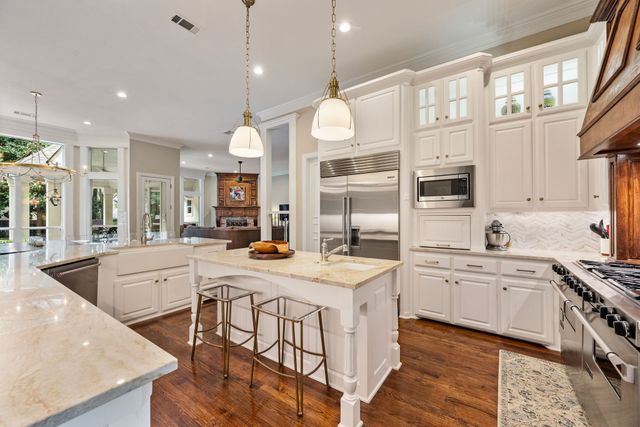 802 Carriage Court, Southlake, TX 76092