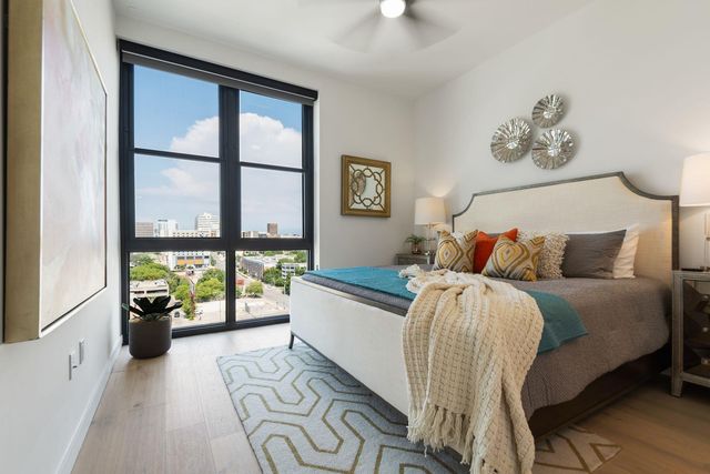 800 Embassy DR 525, Austin, TX 78702