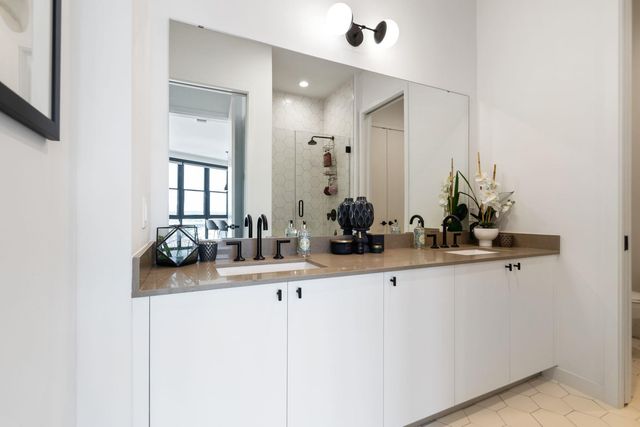 800 Embassy DR 525, Austin, TX 78702