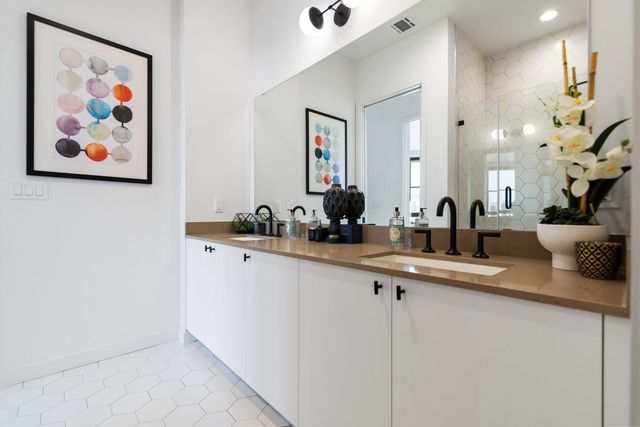 800 Embassy DR 525, Austin, TX 78702