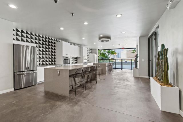 800 Embassy DR 525, Austin, TX 78702