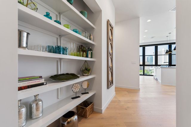 800 Embassy DR 525, Austin, TX 78702