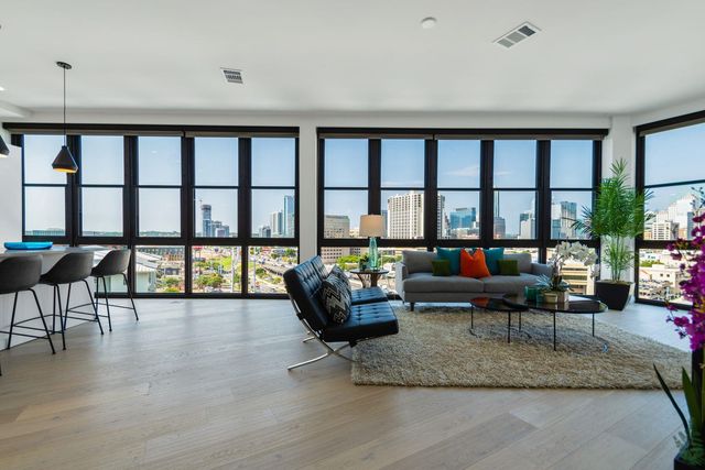 800 Embassy DR 525, Austin, TX 78702