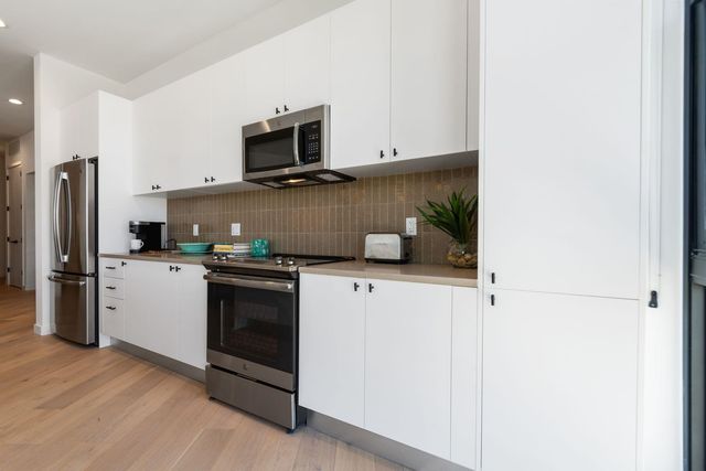 800 Embassy DR 525, Austin, TX 78702