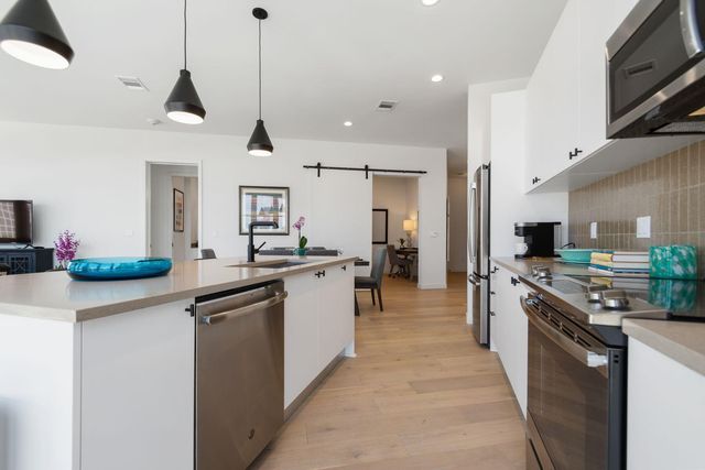 800 Embassy DR 525, Austin, TX 78702