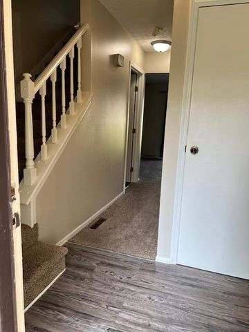 7607-7609 Penwood Place, Columbus, OH 43235
