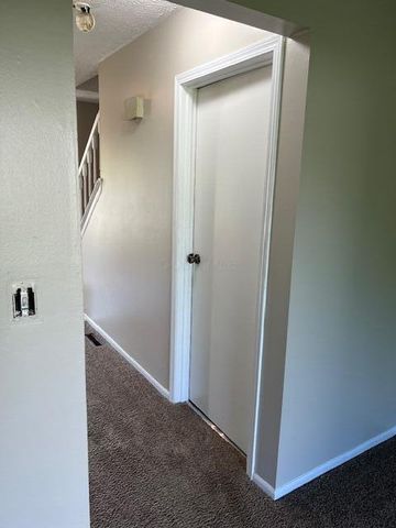 7607-7609 Penwood Place, Columbus, OH 43235