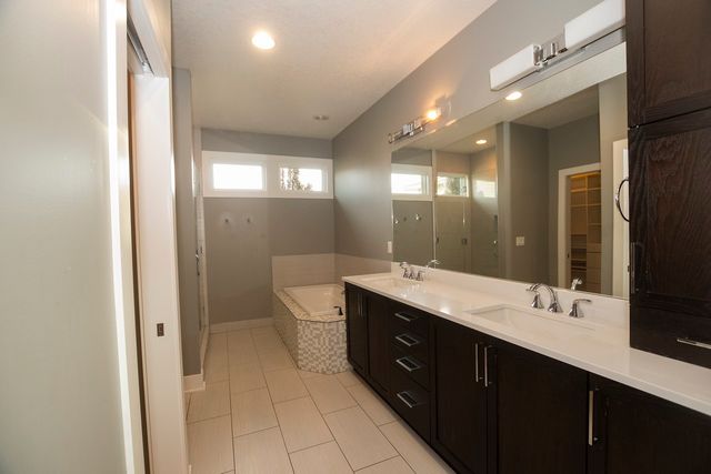 8310 Sky View Circle, West Des Moines, IA 50266