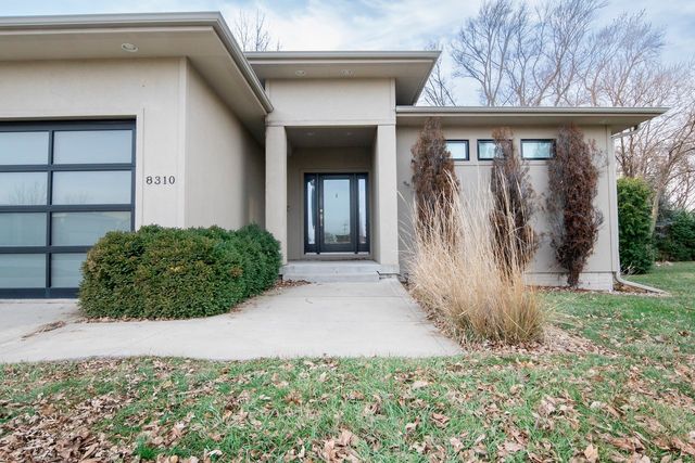 8310 Sky View Circle, West Des Moines, IA 50266