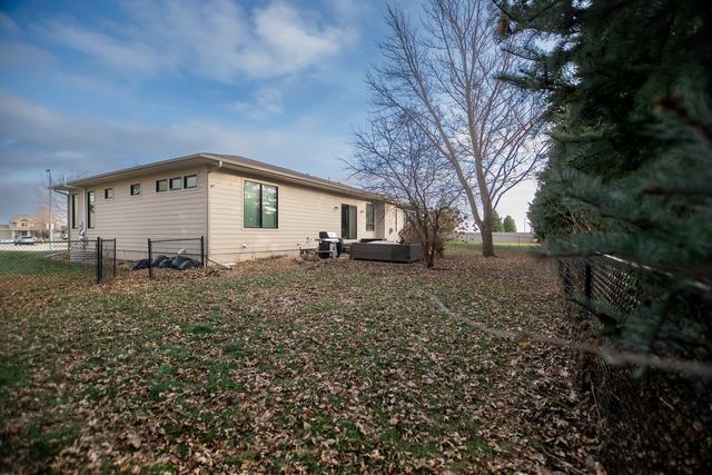 8310 Sky View Circle, West Des Moines, IA 50266