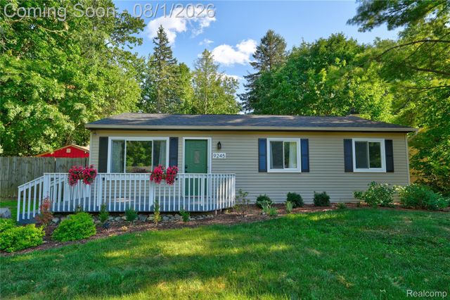 9245 Debby Jo Drive, Springfield Charter Township, MI 48346