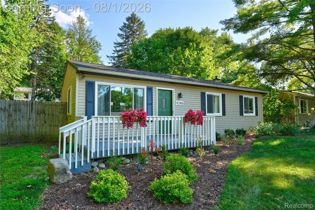 9245 Debby Jo Drive, Springfield Charter Township, MI 48346