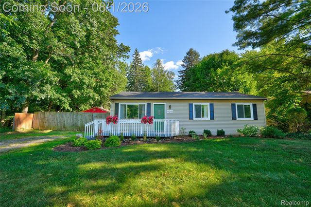 9245 Debby Jo Drive, Springfield Charter Township, MI 48346
