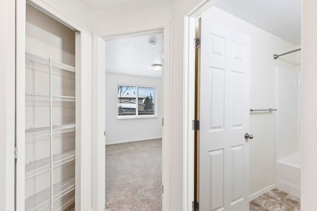 717 SE Cross Lane, Madras, OR 97741