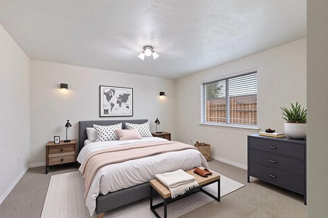 717 SE Cross Lane, Madras, OR 97741