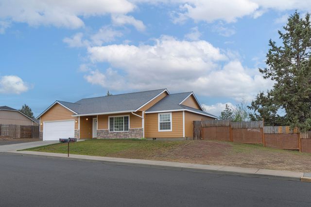 717 SE Cross Lane, Madras, OR 97741