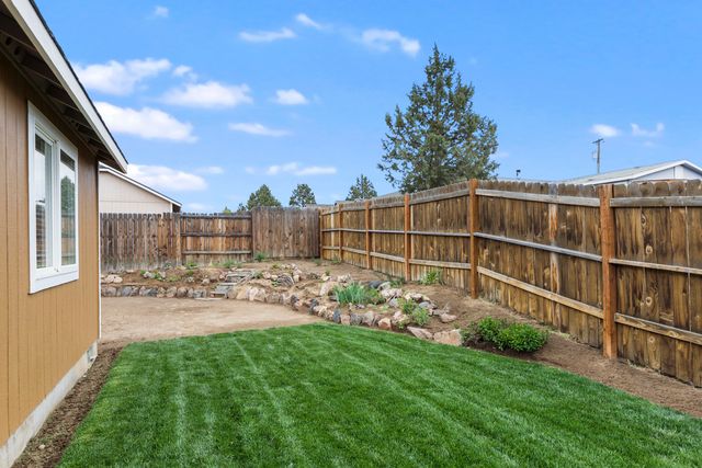 717 SE Cross Lane, Madras, OR 97741