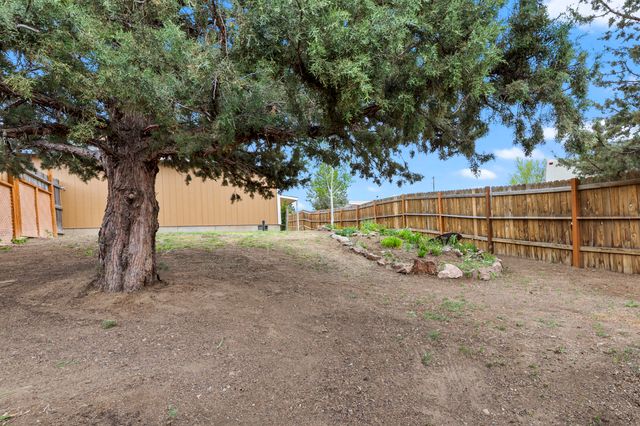 717 SE Cross Lane, Madras, OR 97741