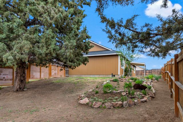 717 SE Cross Lane, Madras, OR 97741