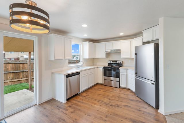 717 SE Cross Lane, Madras, OR 97741