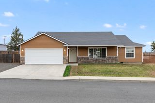 717 SE Cross Lane, Madras, OR 97741