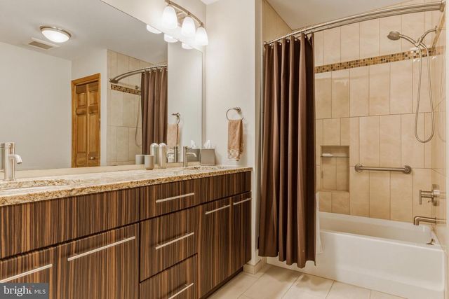 8 ROTHSCHILD CT, West Deptford, NJ 08096