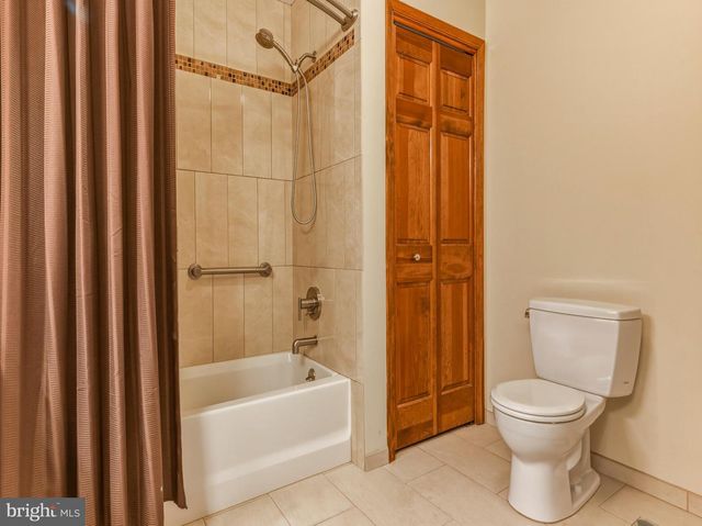 8 ROTHSCHILD CT, West Deptford, NJ 08096