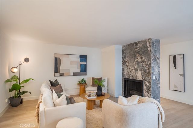 12030 Rochester 107, Los Angeles, CA 90025
