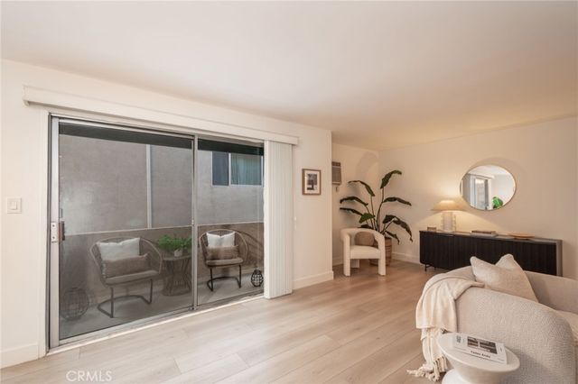 12030 Rochester 107, Los Angeles, CA 90025