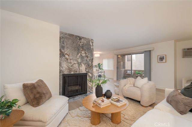 12030 Rochester 107, Los Angeles, CA 90025