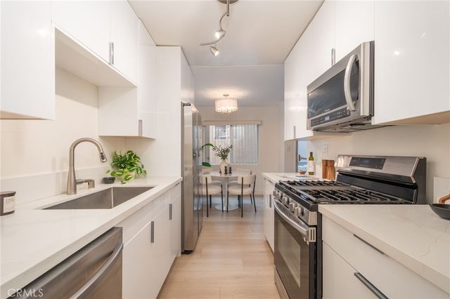 12030 Rochester 107, Los Angeles, CA 90025
