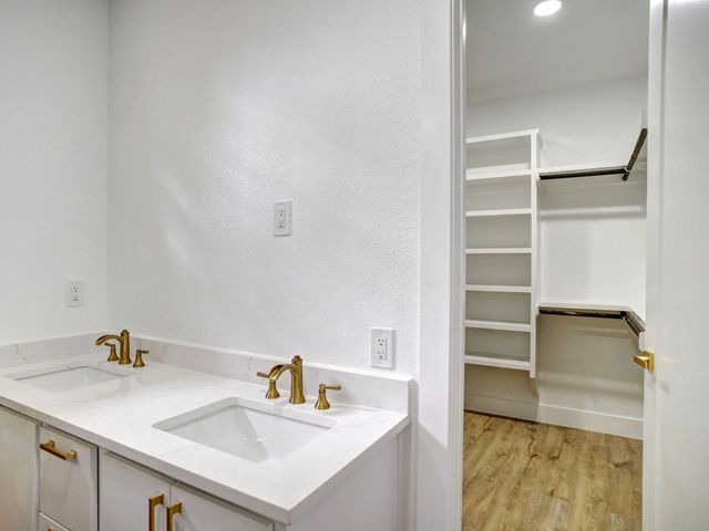 110 Mamalu, Bastrop, TX 78602