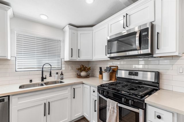 1600 Meadow Rd, West Sacramento, CA 95691