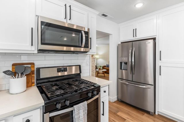 1600 Meadow Rd, West Sacramento, CA 95691